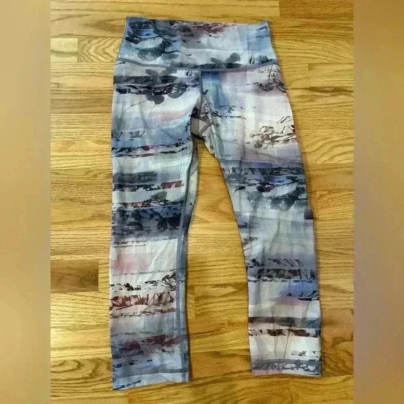 Lululemon Wunder Under Crop (High-Rise) *Full-On Luxtreme 21" - Size 6 - Picture 2 of 5